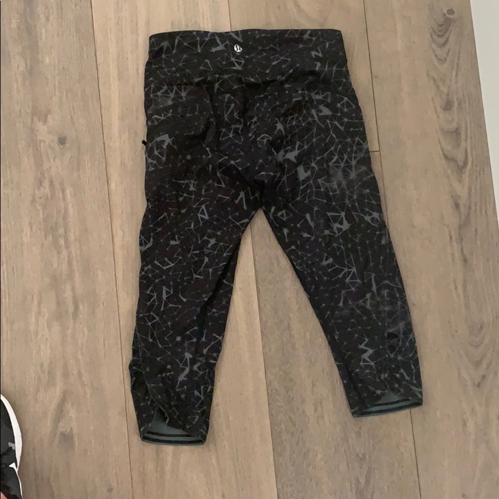 Black and Gray Lululemon Crops